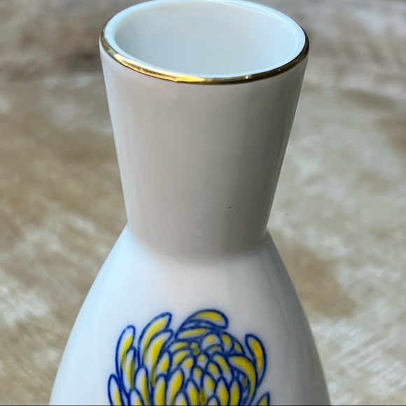 Vintage Japanese Sake Vase - Picture 10 of 13